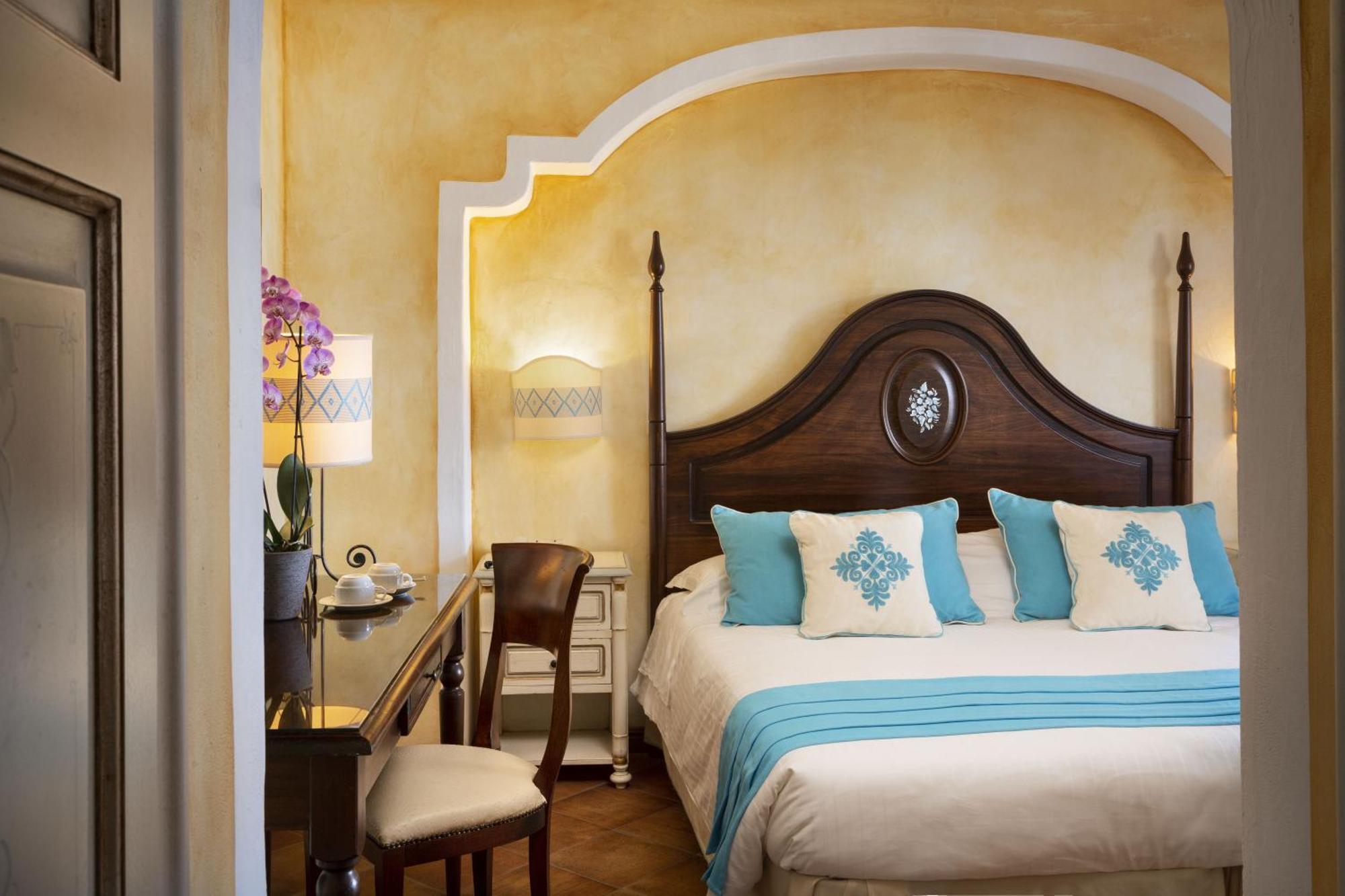Deluxe Suite with Sea View,1262974234:JPEG
